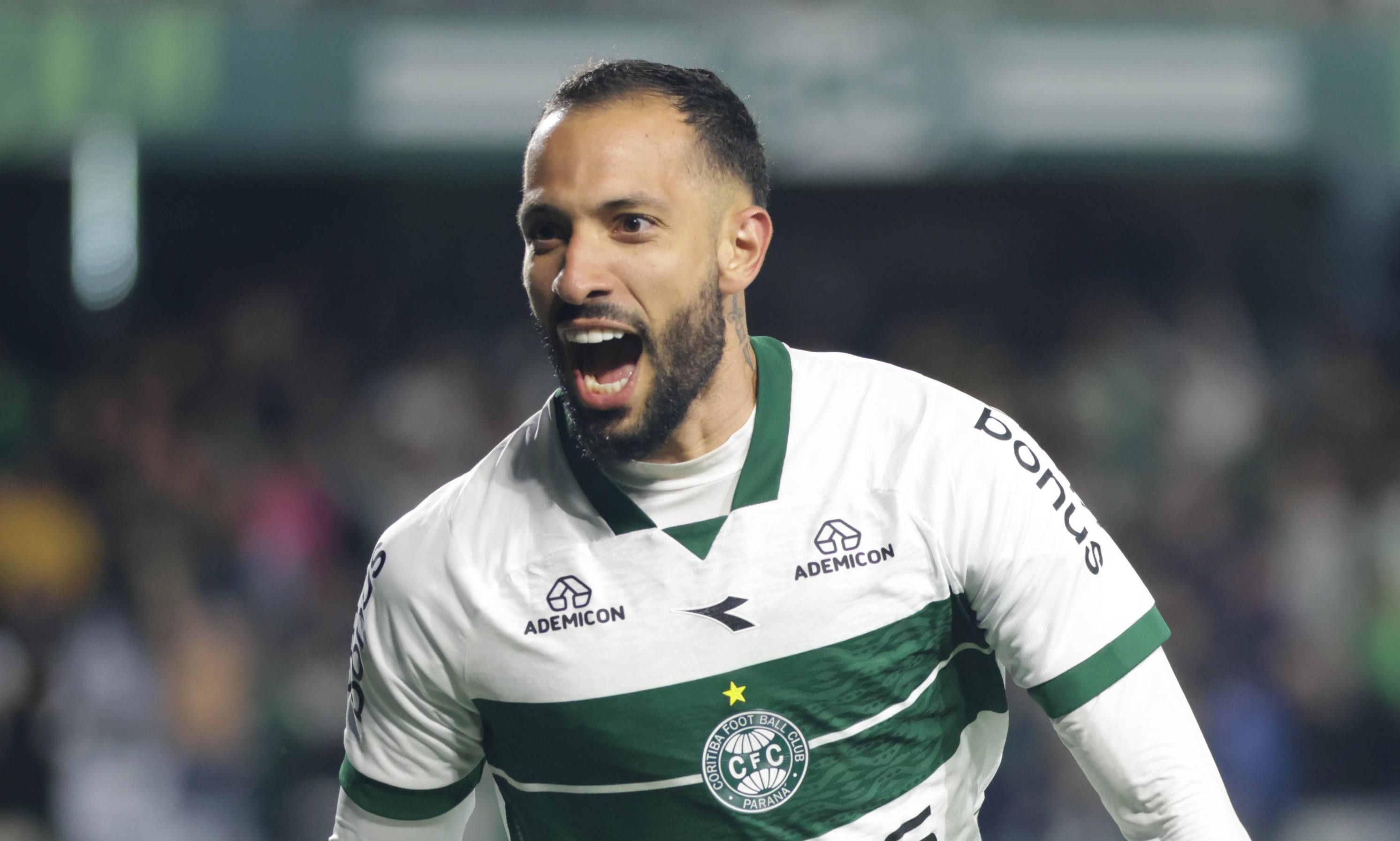 Rodrigo Rodrigues marca primeiro gol pelo Coritiba e faz revelação