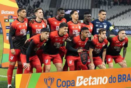 Athletico-PR perdeu duas vezes para o Corinthians e está fora da Copa do Brasil