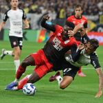 Jornalista se revolta em classificação do Corinthians: 'Dá a merda do troféu para eles'