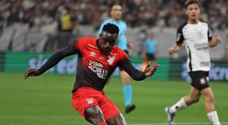 Viveros abriu o placar na Neo Química Arena, mas gol foi anulado