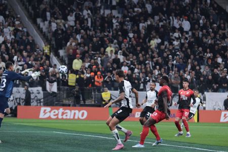 Derrota para o Corinthians serve de aprendizado para o Athletico-PR, segundo o auxiliar técnico Fabio Moreno