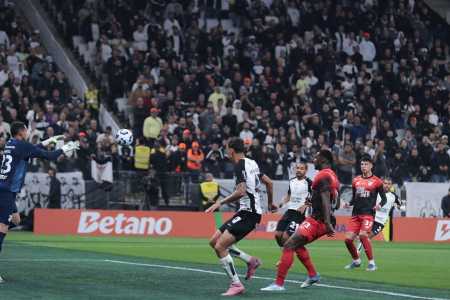 Derrota para o Corinthians serve de aprendizado para o Athletico-PR, segundo o auxiliar técnico Fabio Moreno