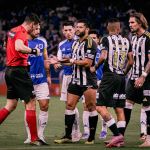Cruzeiro x Atlético: súmula registra arremesso de galo em campo e gritos homofóbicos