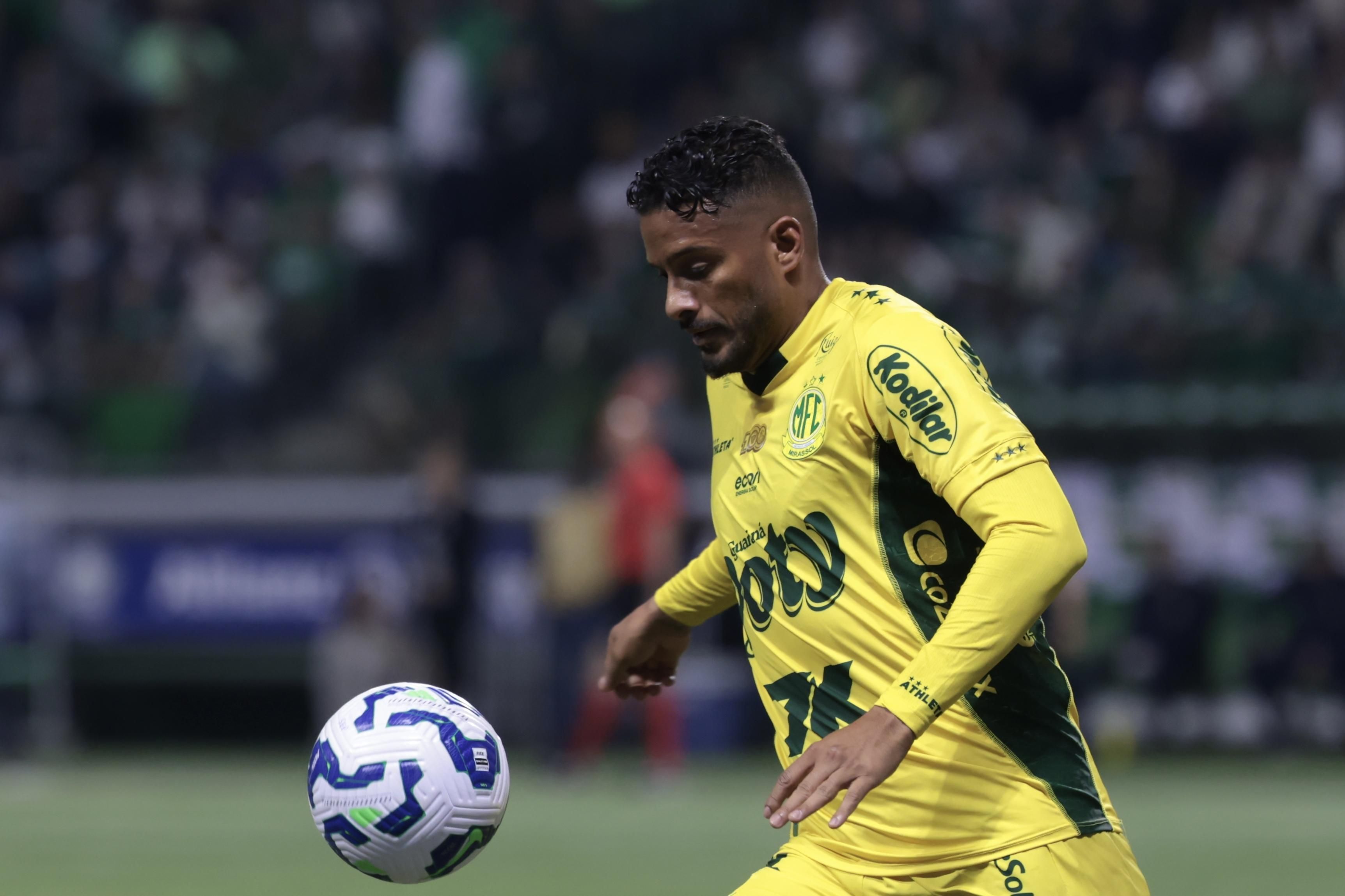 Ex-Grêmio, Reinaldo manda recado sobre reencontro pelo Mirassol