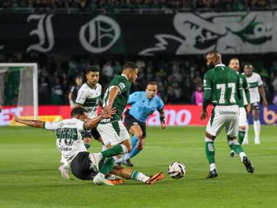 Coritiba e Goiás duelaram no Couto Pereira