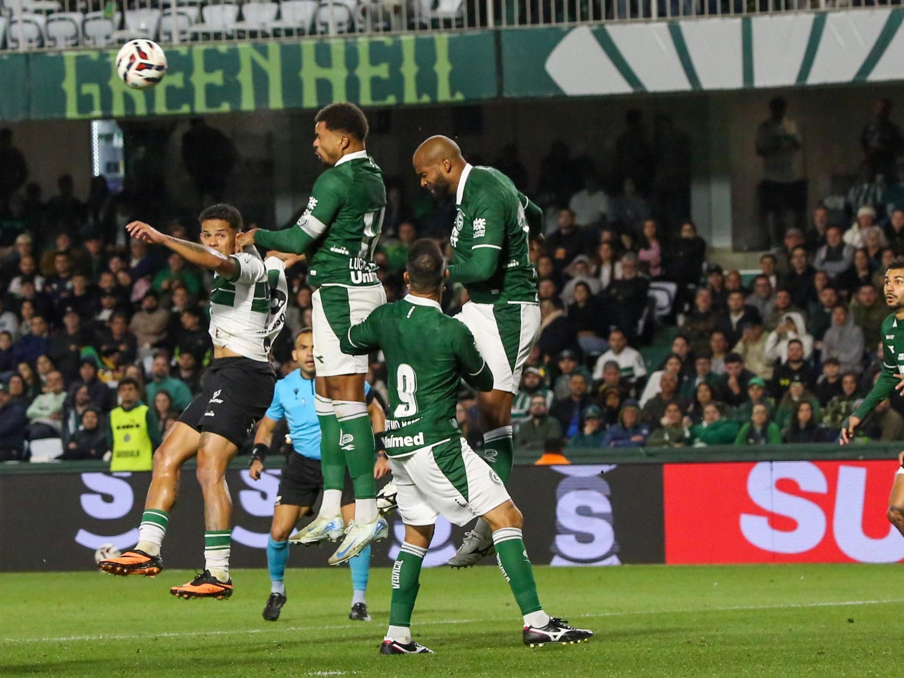 Coritiba x Goiás termina com briga generalizada entre jogadores