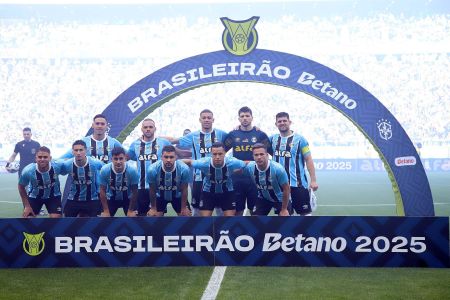 Time do Grêmio antes da partida contra o Mirassol neste sábado (13) na Arena do Grêmio