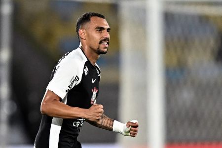 De falta, Matheuzinho garantiu a vitória para o Corinthians sobre o Fluminense