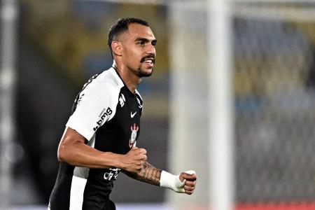 De falta, Matheuzinho garantiu a vitória para o Corinthians sobre o Fluminense