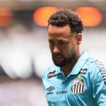 Vaias, fotos, chances incríveis e ‘treta’: o dia de Neymar na Arena MRV