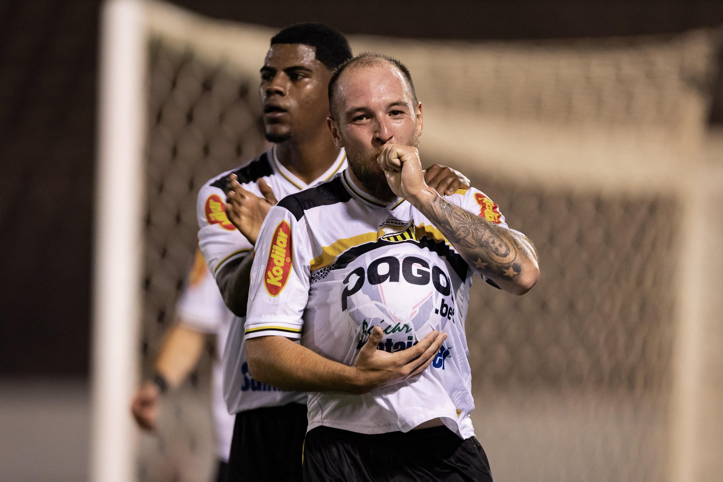 Ex-Cruzeiro marca, Novorizontino vence Ferroviária de virada e encosta no G4 da Série B