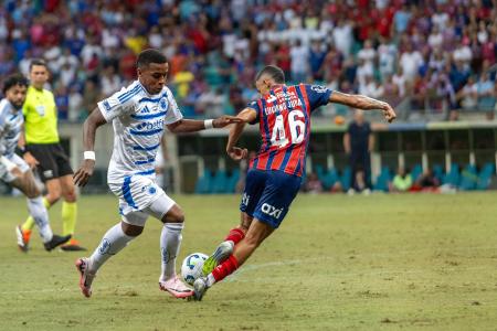 Keny Arroyo estreou pelo Cruzeiro nesta segunda-feira (15), diante do Bahia