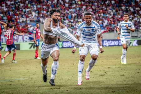 Gabigol comemora gol marcado na vitória do Cruzeiro sobre o Bahia