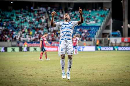 Sinisterra comemora gol marcado pelo Cruzeiro