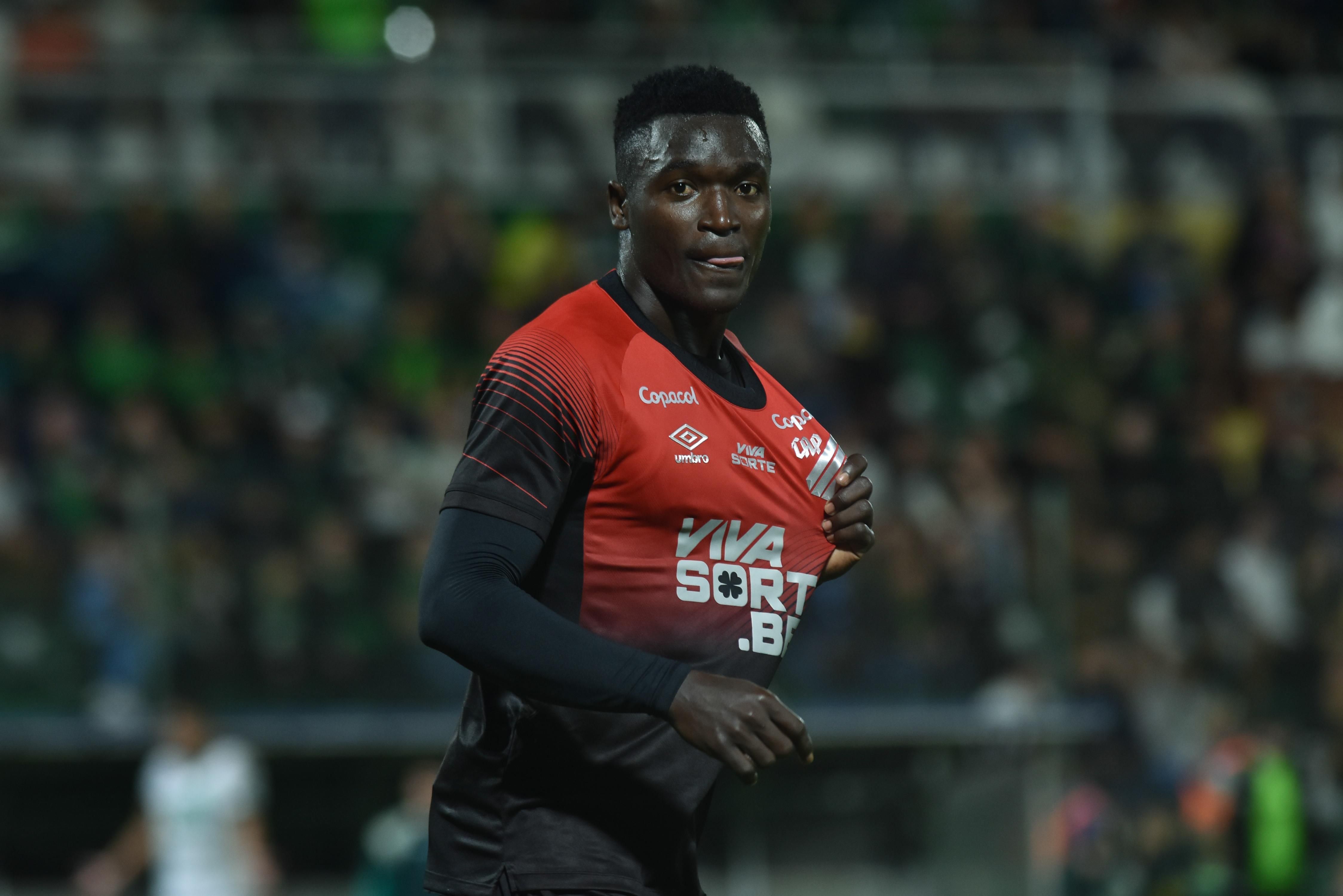Odair abre o jogo sobre ausência de Viveros no Athletico-PR contra o Vila Nova