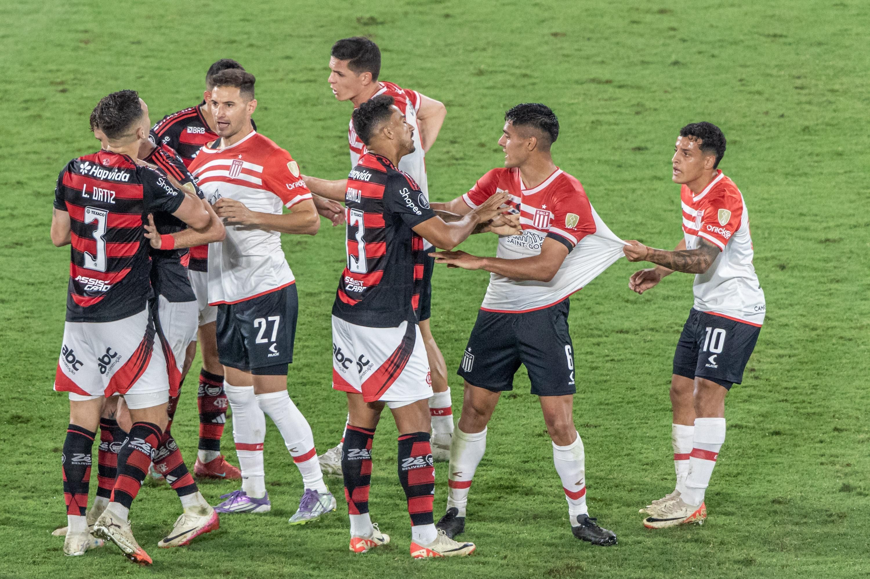 Como jogadores do Flamengo reagiram à expulsão e gol do Estudiantes no Maracanã