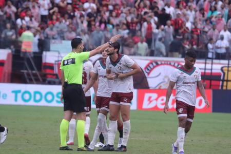Igor Rabello recebe cartão vermelho em Vitória x Fluminense, neste sábado (20)