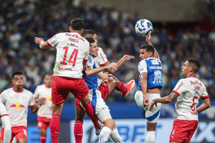 Cruzeiro venceu o RB Bragantino neste domingo (21)
