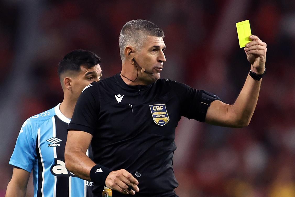 Árbitro do GreNal relata xingamentos de Felipão na súmula: 'Safado, sem vergonha'