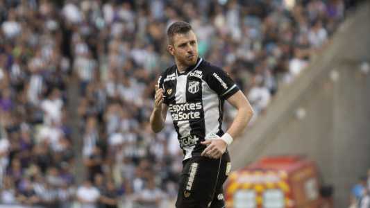 Aylon em ação pelo Ceará, no Campeonato Brasileiro