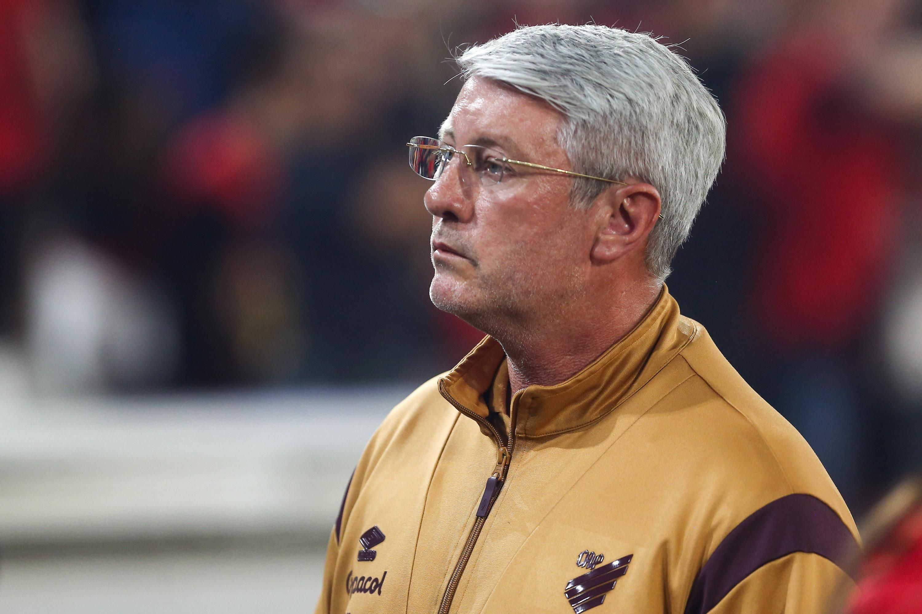 Odair Hellmann comenta futuro incerto de Dudu Kogitzki no Athletico-PR