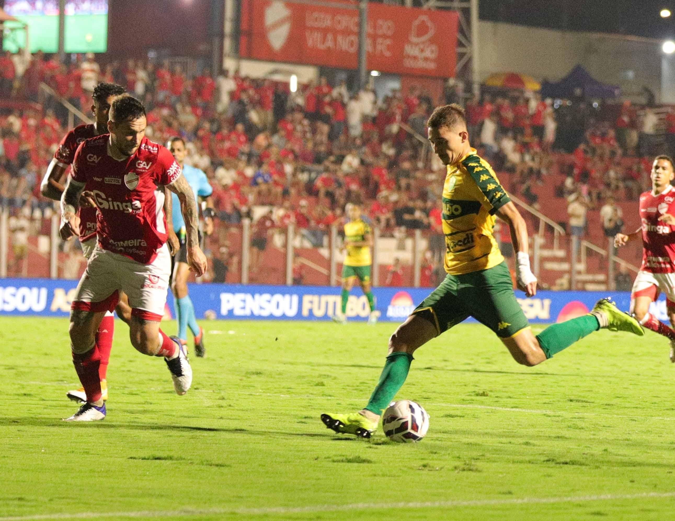 Vila Nova e Cuiabá empatam em jogo de 'reviravoltas' pela Série B