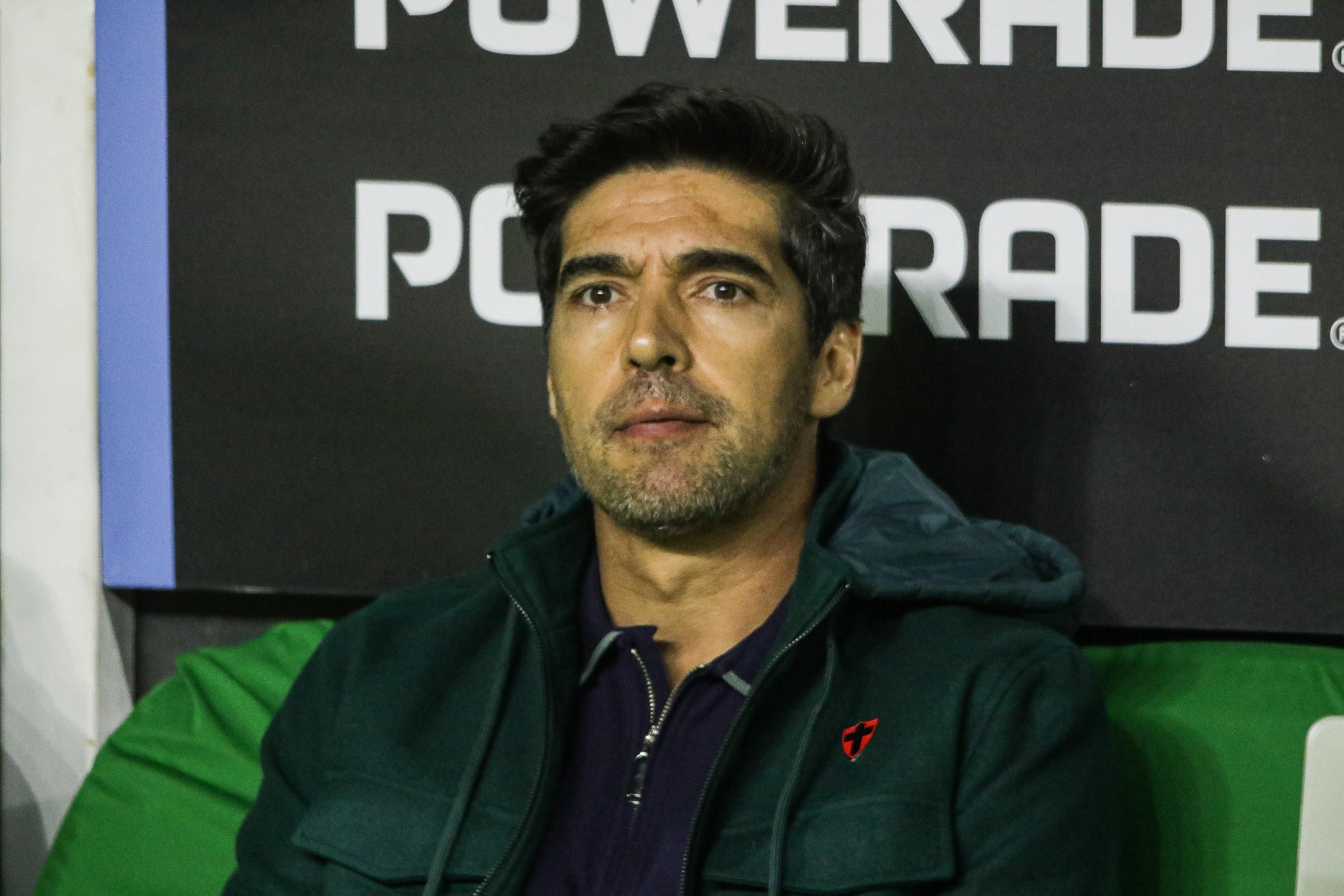 Abel manda recado à torcida do Palmeiras: 'Não esqueço do que me chamaram'