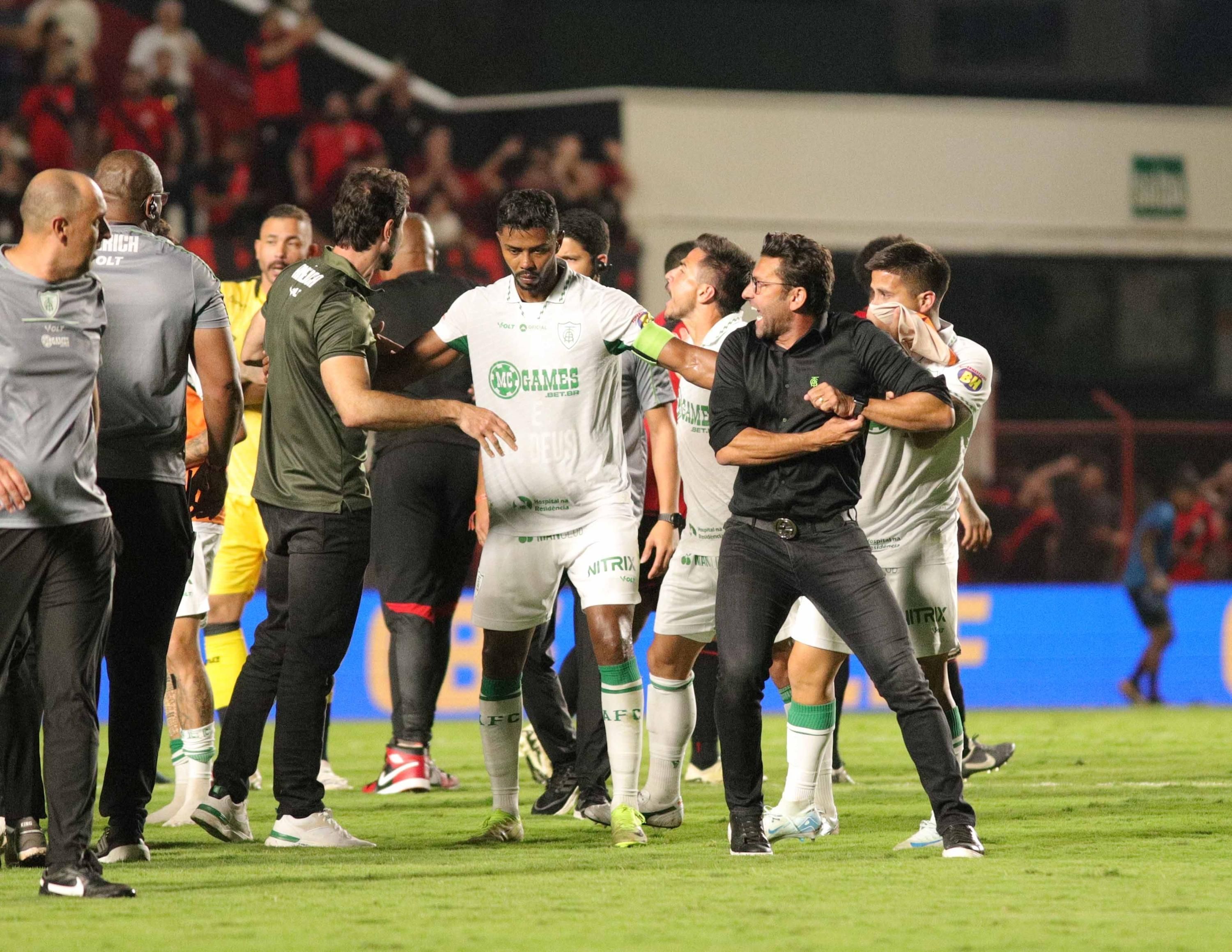 Jogo do América na Série B termina com polícia e gás de pimenta; entenda