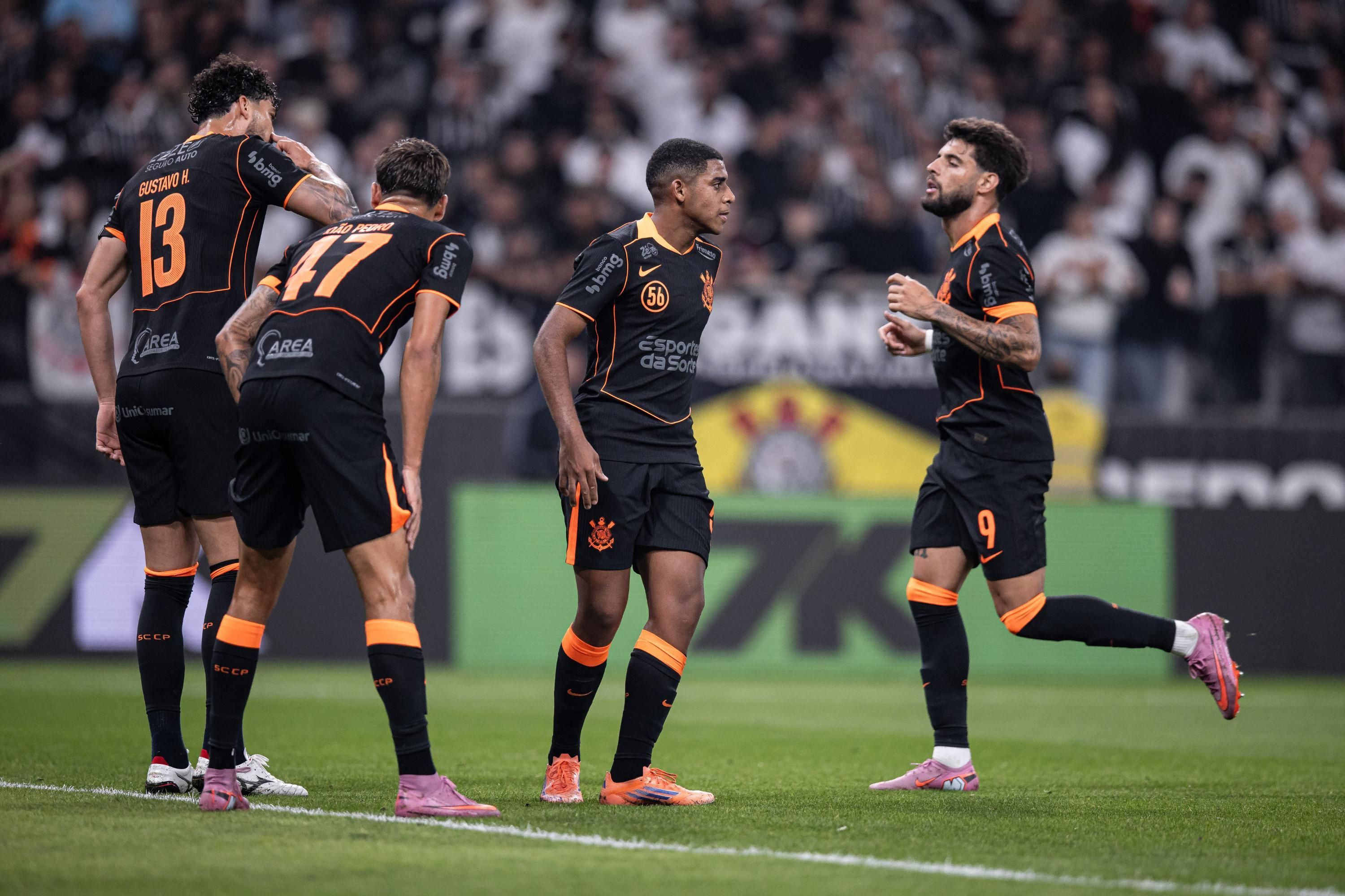 Corinthians mantém jejum na Arena pelo Brasileiro ao perder para o Flamengo