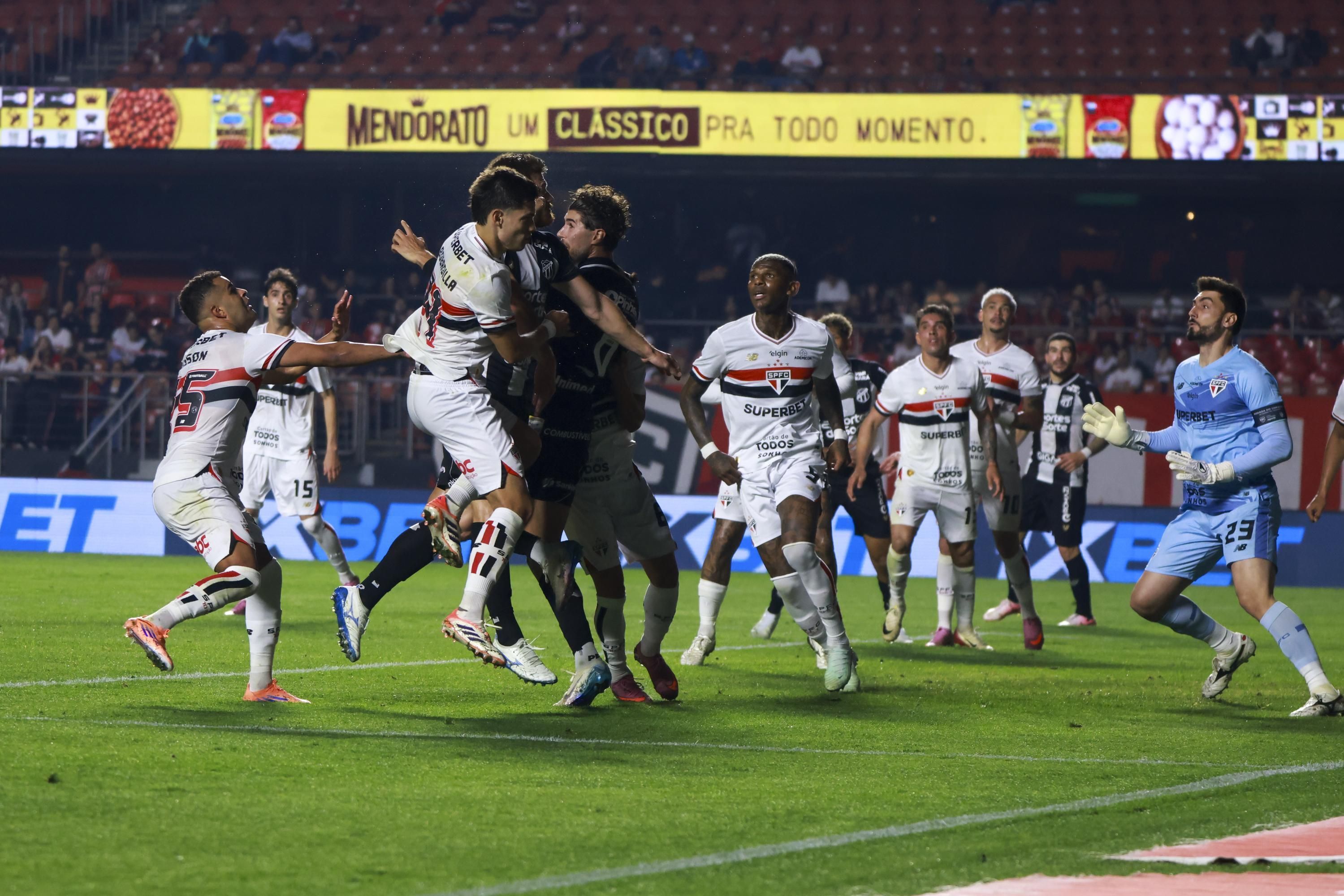 São Paulo perde titulares para jogo contra o Fortaleza no Brasileiro; veja