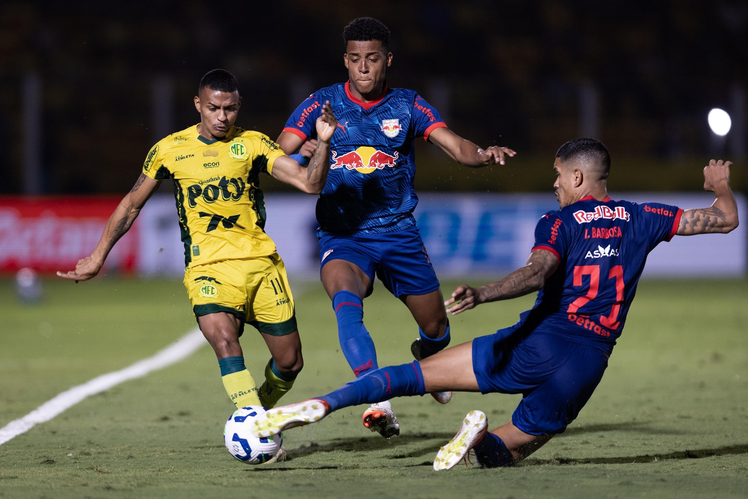Reinaldo marca, e Mirassol busca empate com o RB Bragantino pela Série A