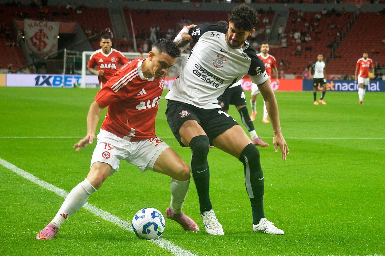 Corintianos disparam contra juiz após empate com Internacional: 'Estragou o jogo'