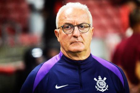 Dorival Júnior se exaltou com a arbitragem de Internacional x Corinthians