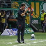 Fernando Diniz critica postura defensiva do Vasco e pede 'raiva' ao elenco