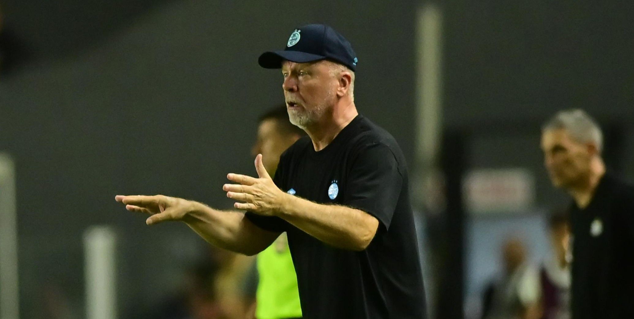Mano elogia postura do Grêmio, mas alerta sobre possível queda de rendimento