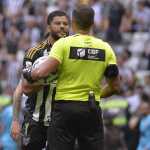 Vencedor da Bola de Ouro sai em defesa de Hulk, do Atlético, contra arbitragem
