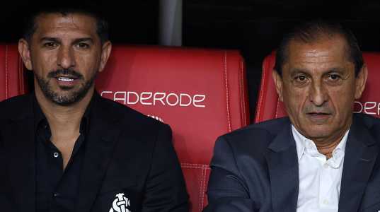 Emiliano e Ramón Díaz, auxiliar e treinador principal do Inter