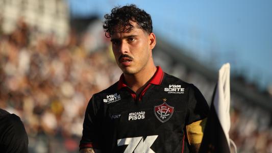 Zagueiro Lucas Halter, capitão do Vitória, durante partida contra o Vasco, pelo Campeonato Brasileiro