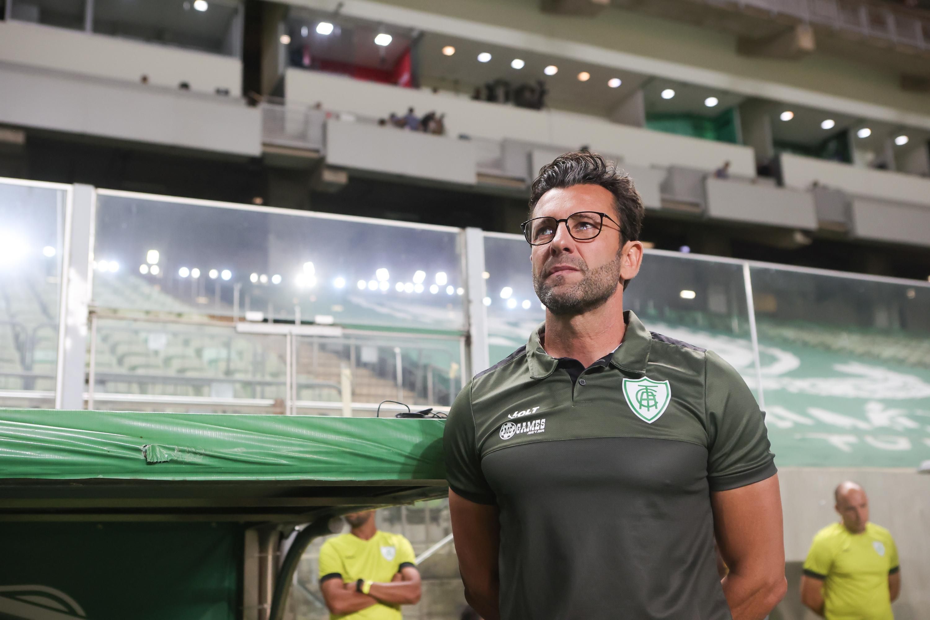 Valentim critica pênalti marcado contra o América, mas valoriza empate com Vila Nova