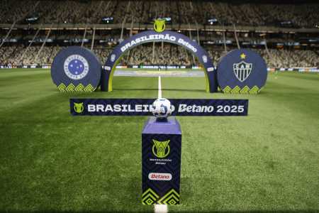 Gramado da Arena MRV, em Belo Horizonte, antes do jogo entre Atlético e Cruzeiro