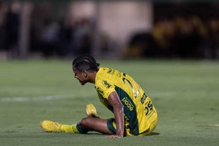 Gabriel se machucou e foi substituído no início da partida do Mirassol com o Internacional