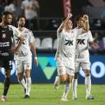 Santos domina Corinthians, vence e amplia vantagem na luta contra Z4
