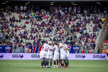 Time do Vasco reunido antes do jogo com o Fortaleza