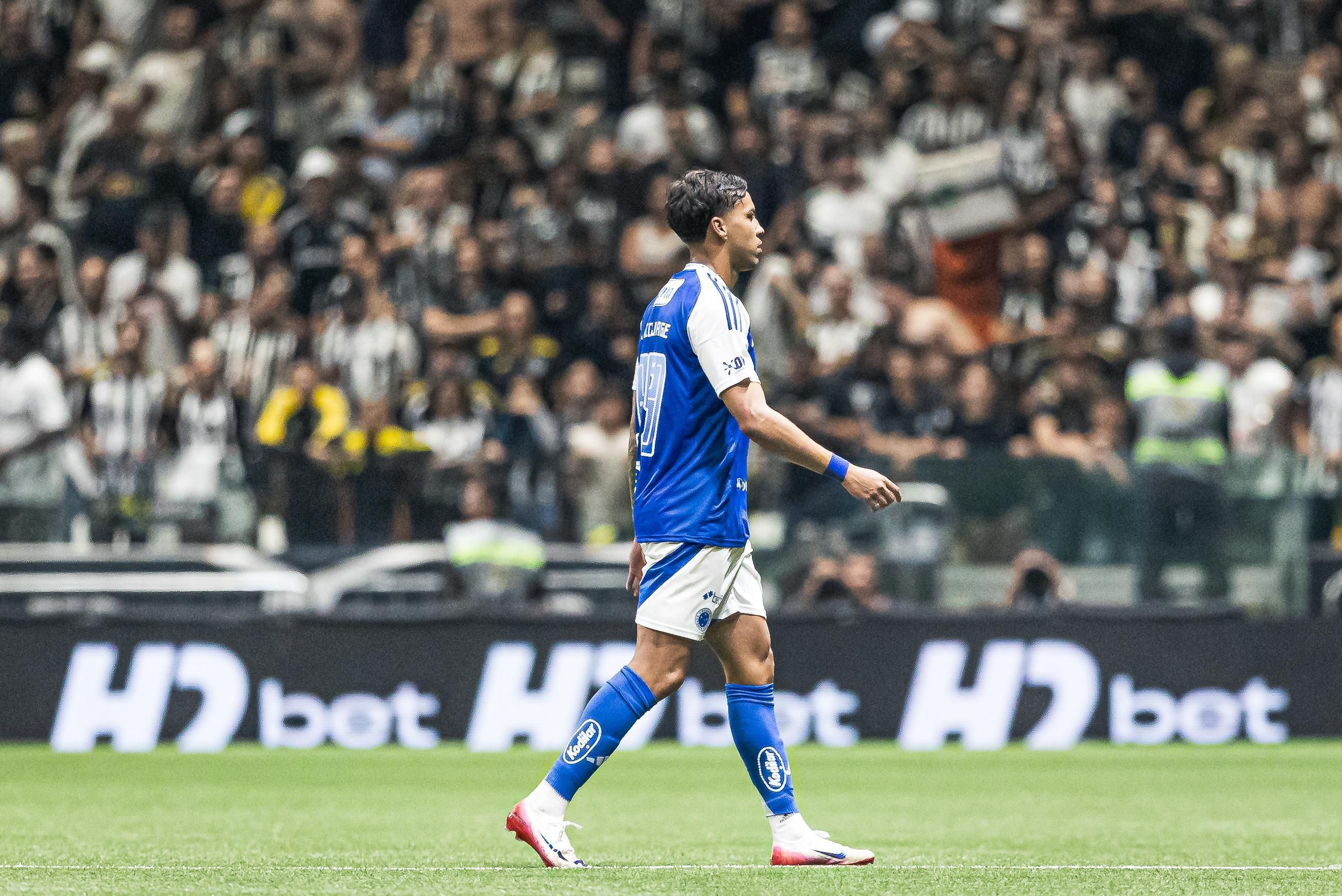 Kaio Jorge se pronuncia após expulsão por gesto em Atlético x Cruzeiro