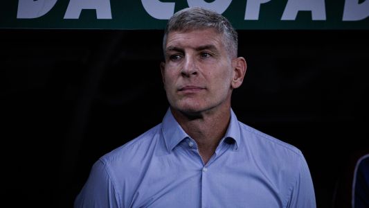 Técnico Martín Palermo, do Fortaleza, durante jogo contra o Vasco pelo Campeonato Brasileiro