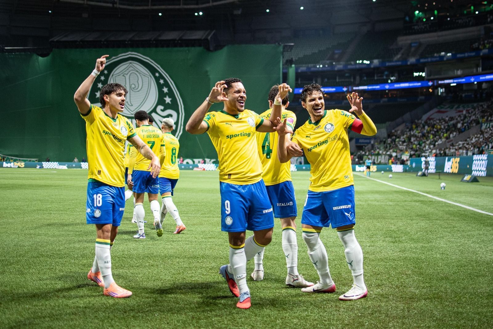 Jornal espanhol pede Vitor Roque, do Palmeiras, na Seleção Brasileira