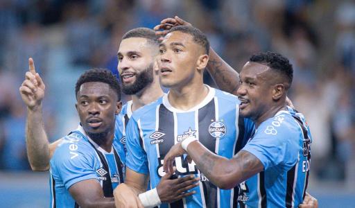 Carlos Vinicius voltou aos gramados após um edema muscular na coxa esquerda