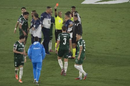 Momento em que Wilton Pereira Sampaio expulsa Piquerez