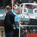 Áudio do VAR em Coritiba x Athletico-PR mostra decisão de Daronco no lance polêmico