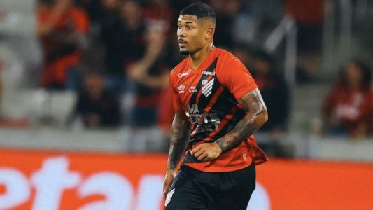 Fernando em campo pelo Athletico-PR